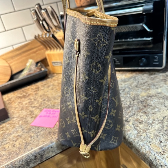 Louis Vuitton Neverfull MM - Picture 6 of 14